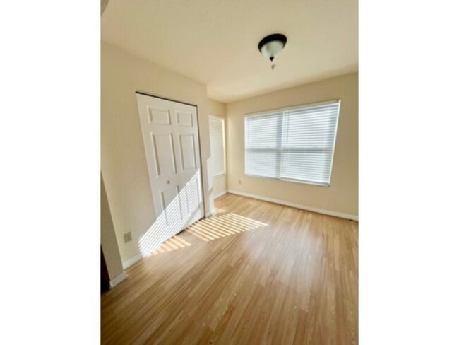 Building Photo - 1 bedroom 1 bath condo with bonus room in the Gated Bona Vista Condos