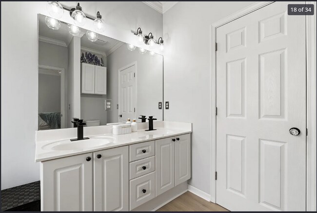 Building Photo - 3143 Enclave Ln
