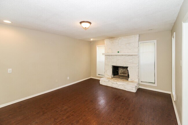 Building Photo - 6625 Santaolina Dr