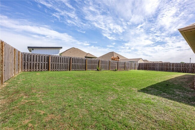 Building Photo - 2402 Armstrong Ln