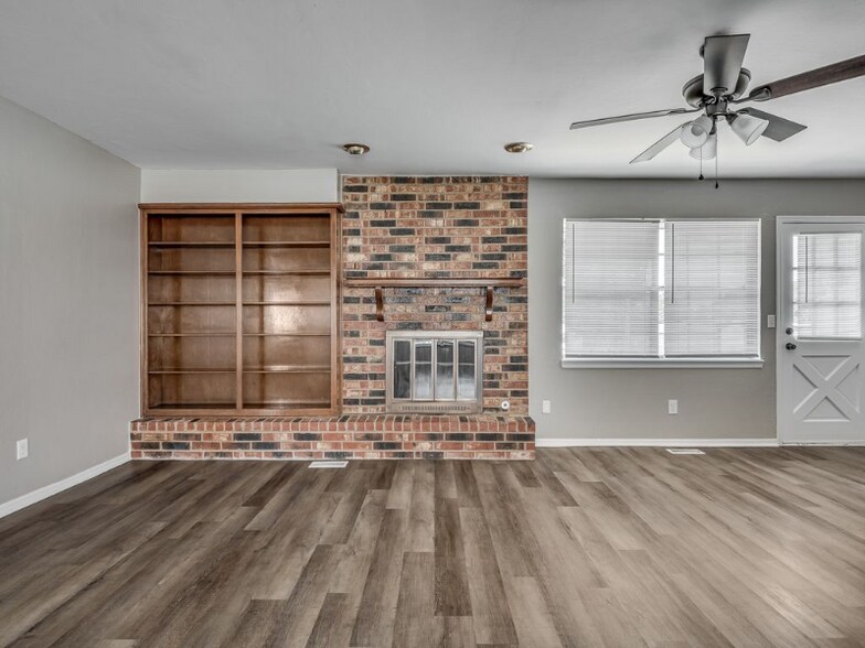 Building Photo - 715 S Pleasant View Dr