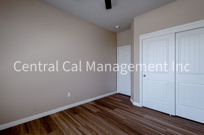 Building Photo - 4 Bedroom/2 Bath Home in the Southwest - $2595 Per Month!