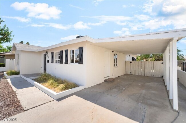 Building Photo - 1054 E Hassett Ave