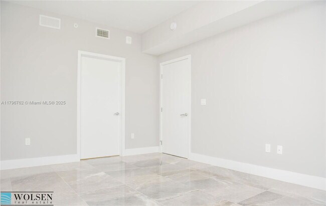 Building Photo - 16385 Biscayne Blvd