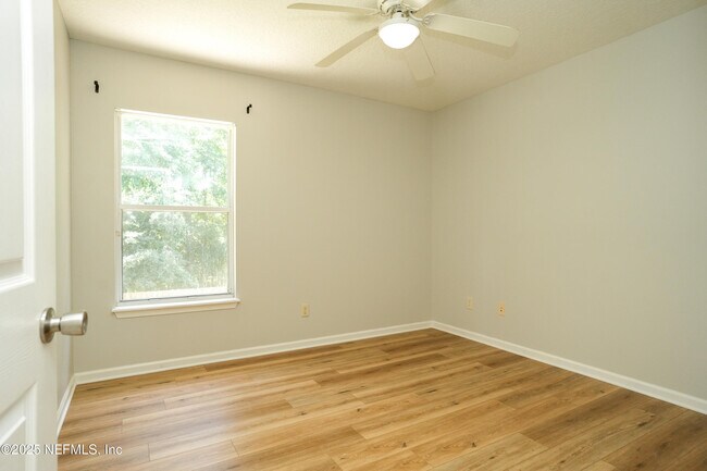 Building Photo - 348 W Tropical Trce