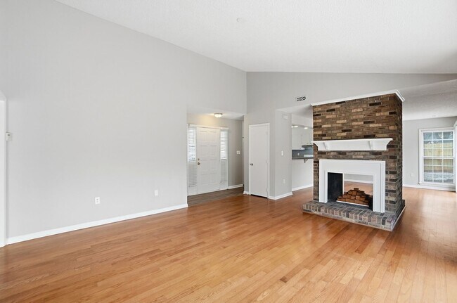 Building Photo - 3 Bedroom Ranch with a 2 Car Garage!