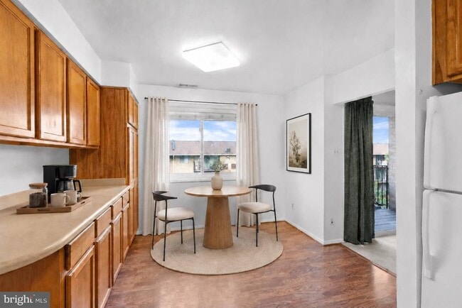 Building Photo - 6284 Rose Hill Dr