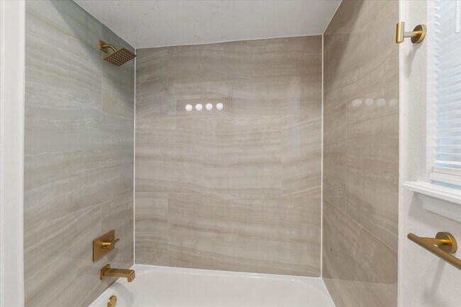 Building Photo - 3811 Woodbriar Dr