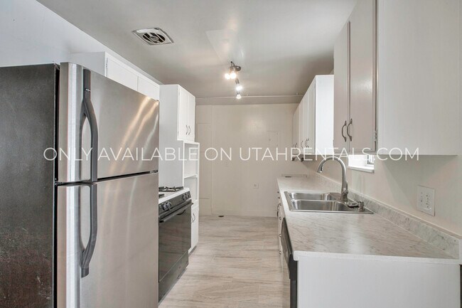 Building Photo - 961 S 190 W