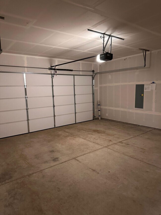 Building Photo - Beautiful Spanaway Home! Apply Today