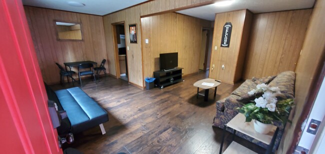 Spacious apt. - 925 College Ave