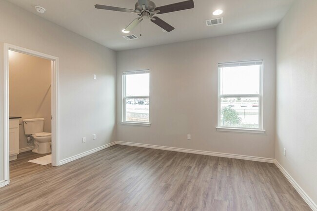Building Photo - 116 Peruna Dr