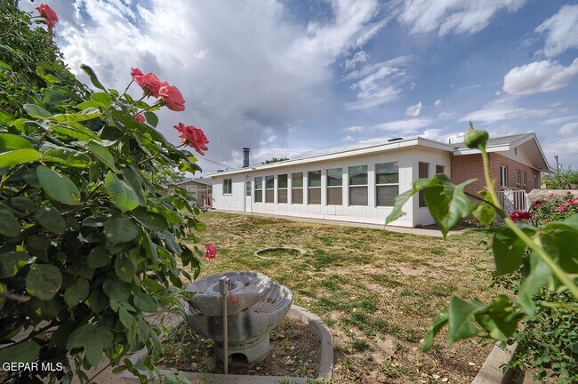 Building Photo - 9632 Gairloch Dr