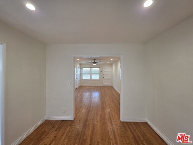 Building Photo - 102 Gaviota Ave