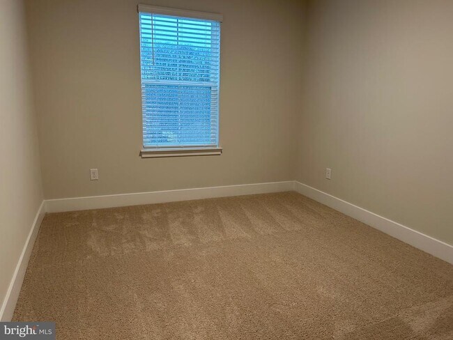 Building Photo - 140 Wappinger Ter