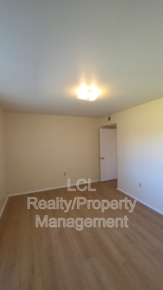 Building Photo - 26808 Augusta Dr