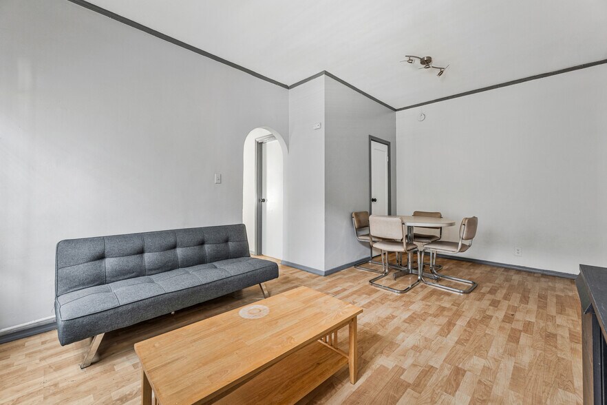 Building Photo - 2816 Ellendale Pl