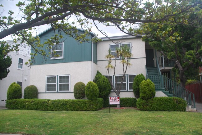 Building - 8746 Reading Ave