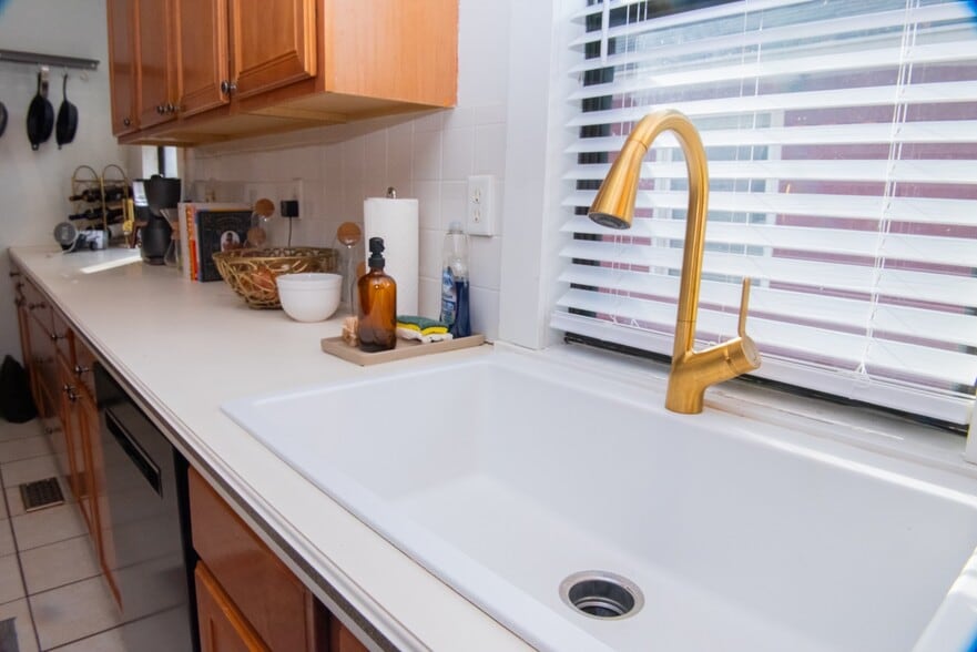 Building Photo - 870 Vera St SE