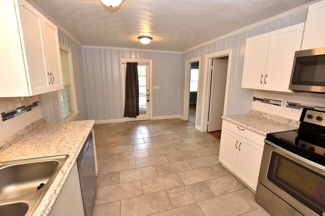 Building Photo - 160 Berryhill Rd