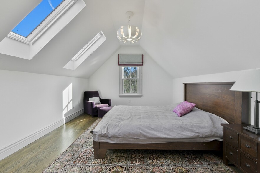 Building Photo - 13 Greenough Ave