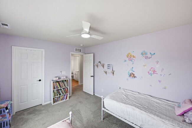 Building Photo - 5765 Mammoth Ln