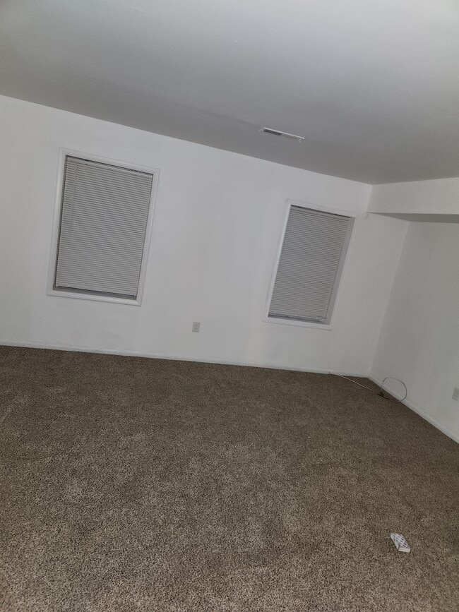 Building Photo - 412 N Spruce St