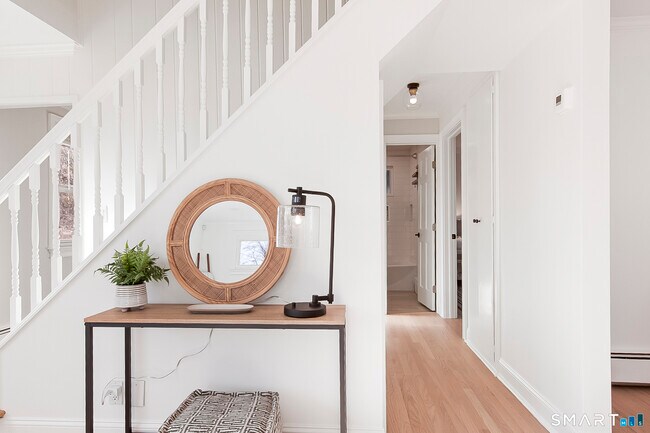 Building Photo - 36 Middlebury St