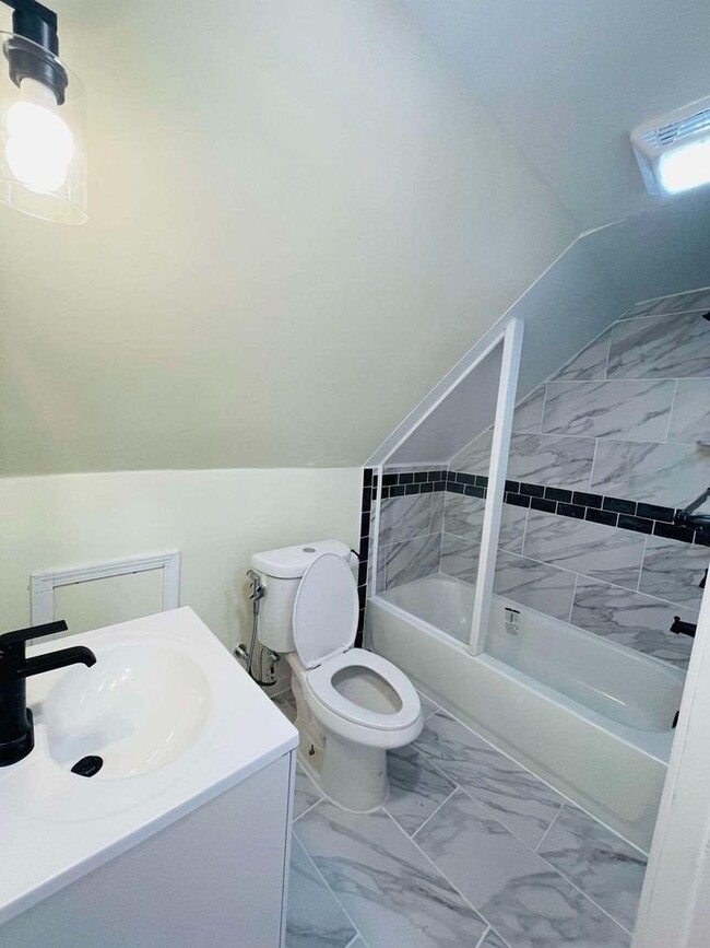 Building Photo - 2621 Edwin St