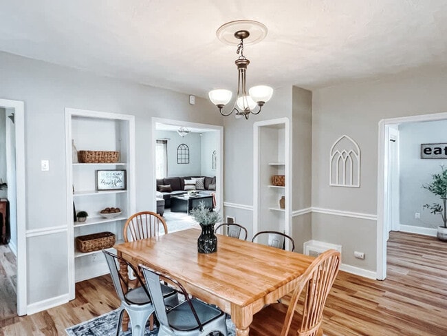 Building Photo - 367 S Rocky River Dr