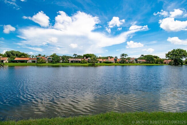 Building Photo - 21460 Laguna Dr
