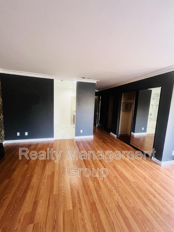Building Photo - 1477 Saddle Way