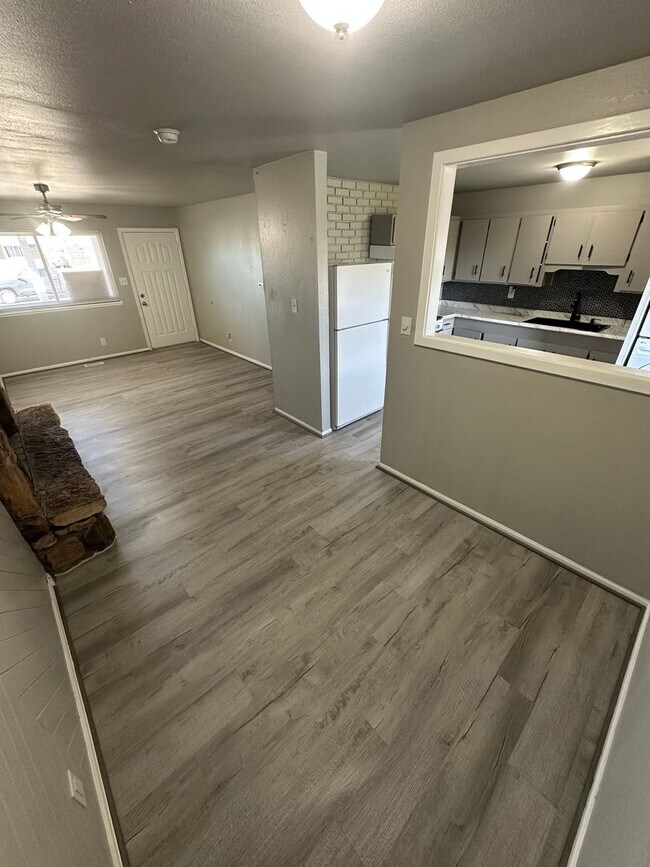 Building Photo - Beautiful 3 Bedroom Home for Rent on Chimayo
