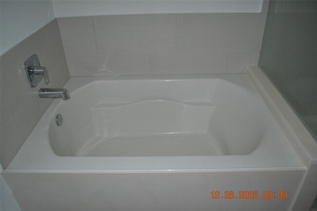 Building Photo - 1613 Sunbend Ln