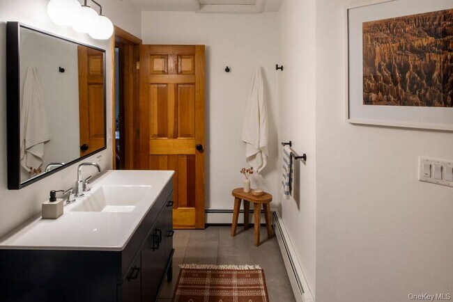 Building Photo - 42 Lake Pleasant Rd