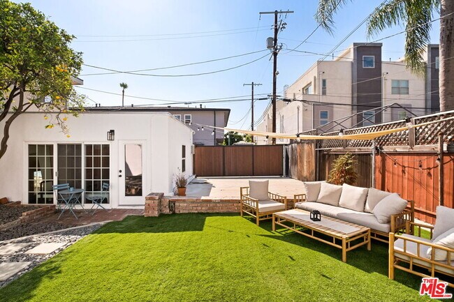 Building Photo - 1615 S Crescent Heights Blvd