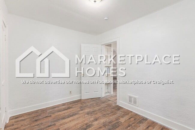 Building Photo - 6065 Plainview Ave