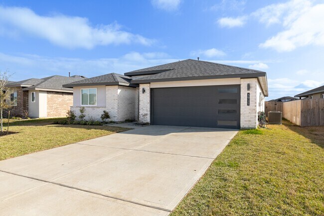 Building Photo - 3915 Sparkman Ln