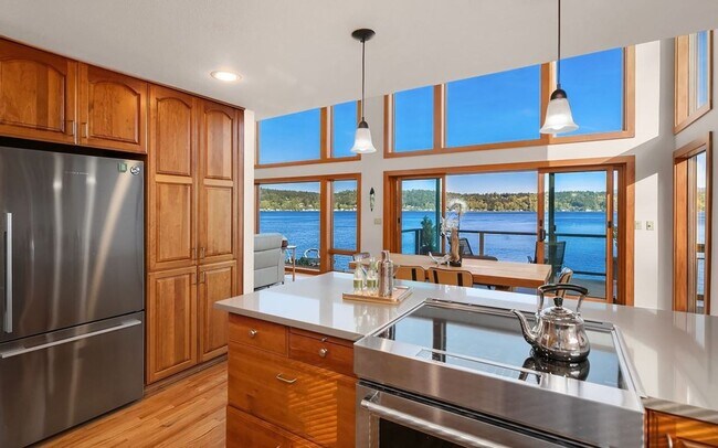 Building Photo - 1120 West Lake Sammamish Pkwy NE