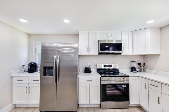 Building Photo - Englewood Padsplit Co-living Affordable Ho...