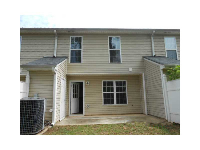Building Photo - 2437 Piering Dr