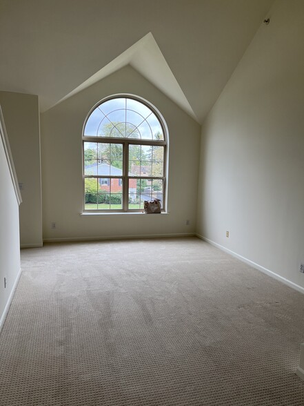 Building Photo - 3218 Camden Dr
