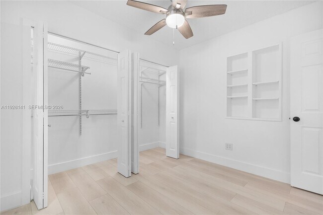 Building Photo - 880 Oriole Ave