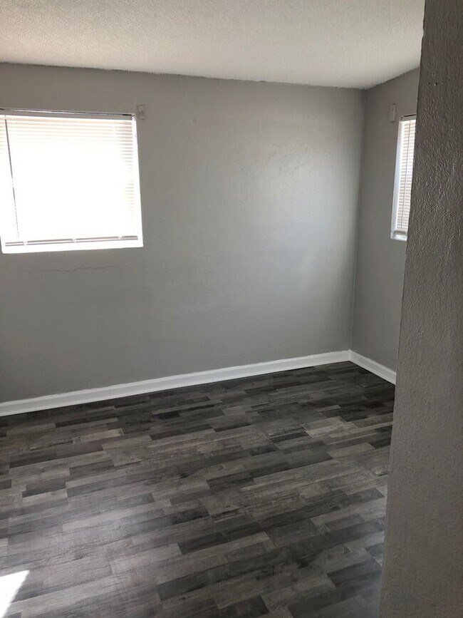Building Photo - 2bed/1bath