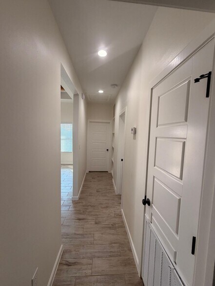 Building Photo - 487 Arboleda Ln