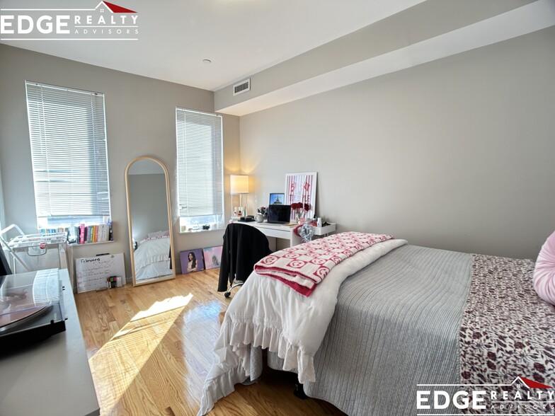 Building Photo - 57 Glenville Ave