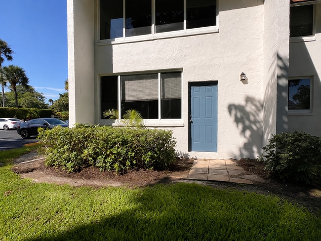Building Photo - 2865 SW 22nd Ave