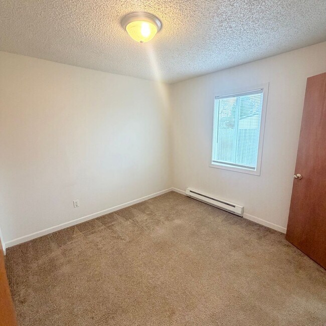 Building Photo - 1106 S Beeman St