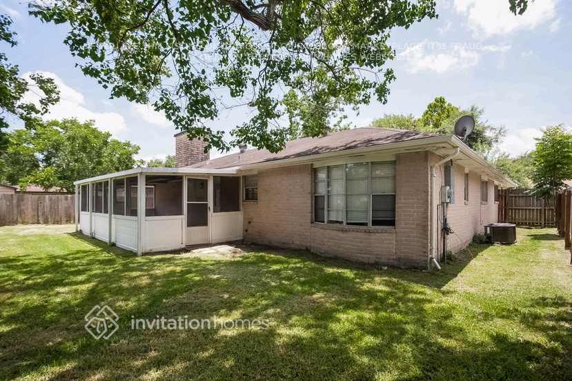 Building Photo - 16223 Barcelona Dr
