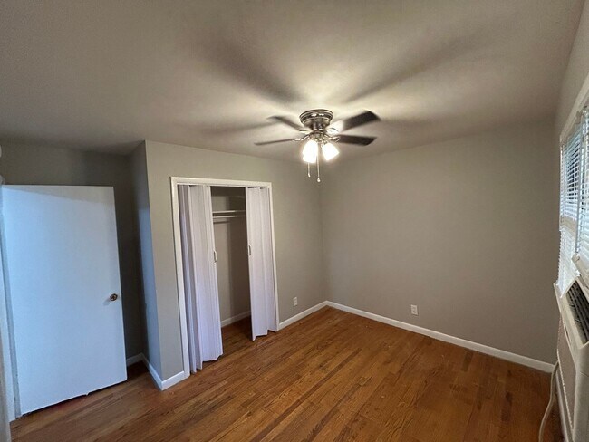 Building Photo - Charming 3BR Home with Bonus Den, Hardwood Floors & Fenced Backyard